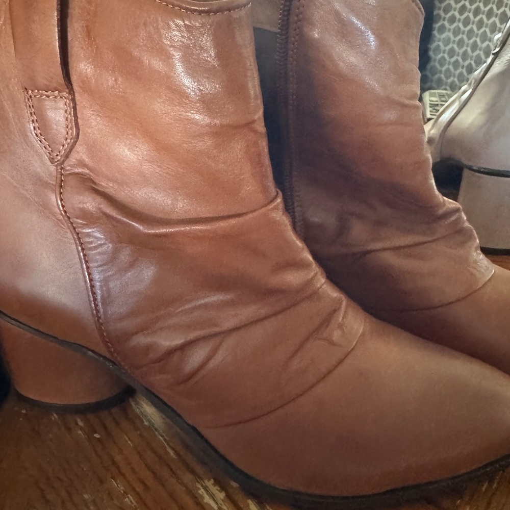 Mitz Mooz Jared Leather Boots - Picture 2 of 2